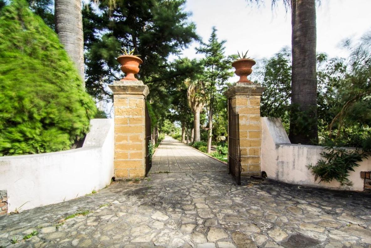Отель Ah Premium Borgo Torre Artale Трабия Экстерьер фото